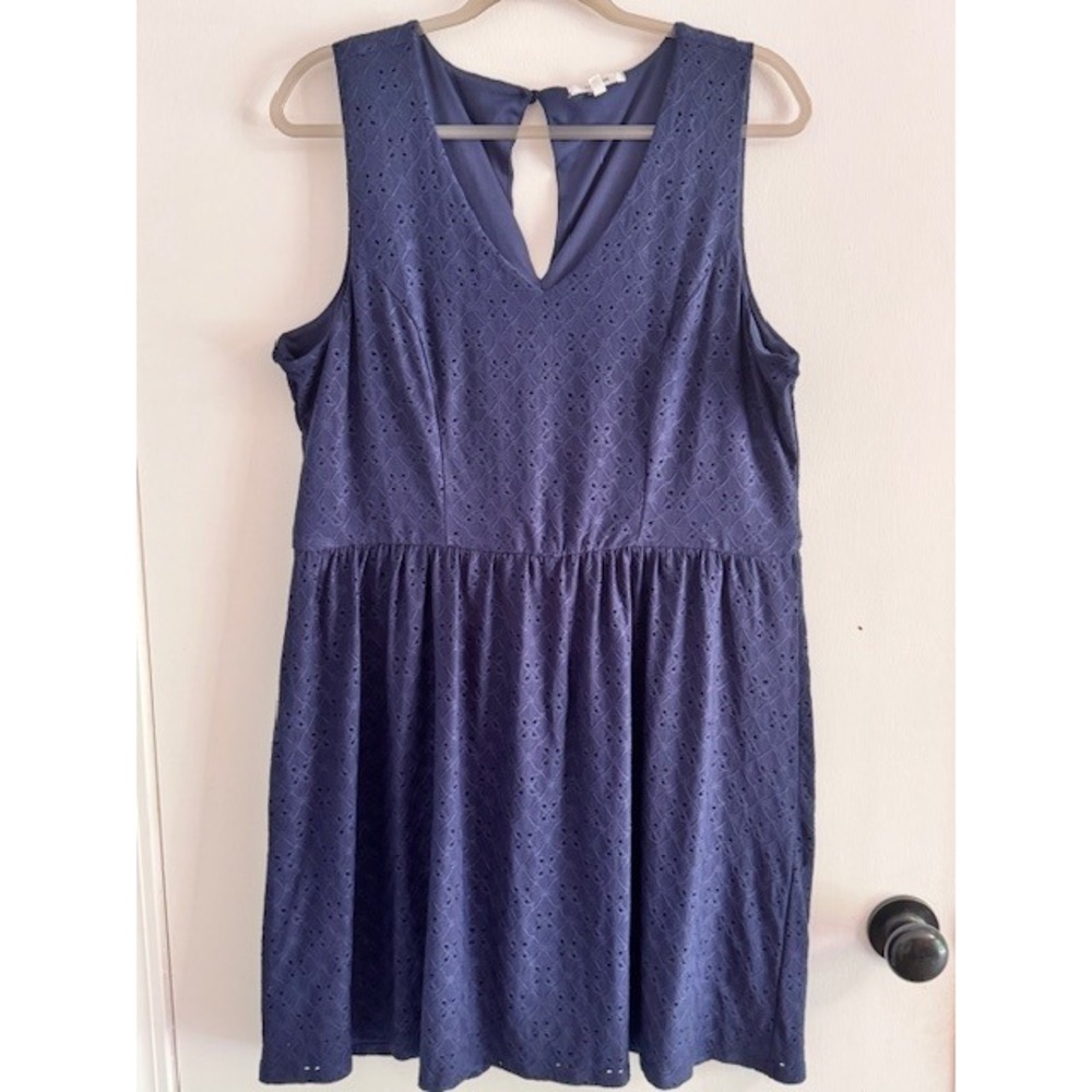 Maurices Navy Blue Eyelet Sleeveless Dress XL Keyhole Back V-Neck Lined Stretch